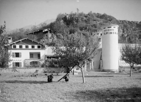 Breno - Azienda agricola Spinera di Carlo Franzoni - Fronte principale con silo