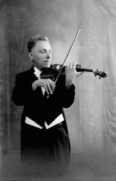 Ritratto maschile - Uomo con violino