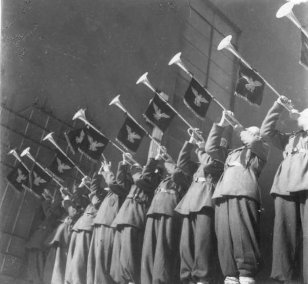 Fascismo - organizzazioni diverse - Cremona - Via del Sale - Colonia Padana - Avanguardisti trombettieri