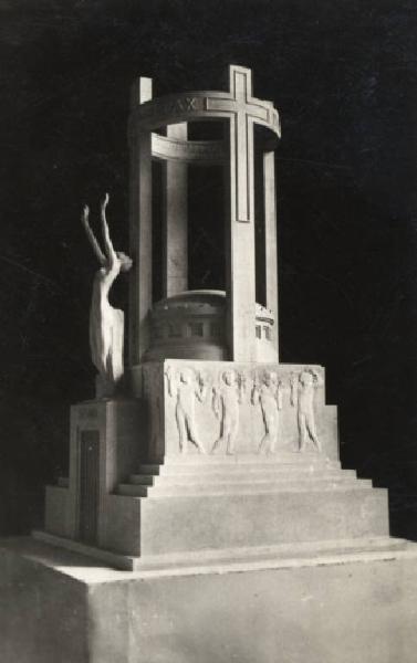 Scultura - Monumento sepolcrale - Edicola Famiglia Sesana - Ambrogio Bolgiani - Francesco Garavaglia - Milano - Cimitero Monumentale