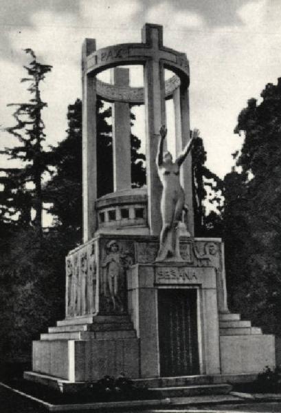 Scultura - Monumento sepolcrale - Edicola Famiglia Sesana - Ambrogio Bolgiani - Milano - Cimitero Monumentale