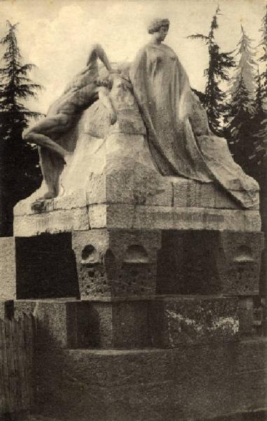 Scultura - Monumento sepolcrale - Edicola Famiglia Pasquale Crespi - Ernesto Bazzaro - Milano - Cimitero Monumentale