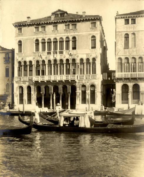 Venezia - Canal Grande - Palazzo del Municipio