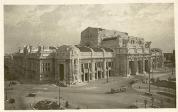 Milano - Stazione Centrale - Facciata e lato ovest