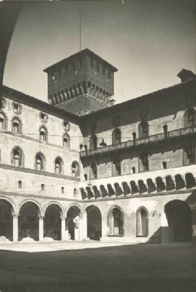 Milano - Castello Sforzesco - Cortile della Rocchetta - Torre Castellana