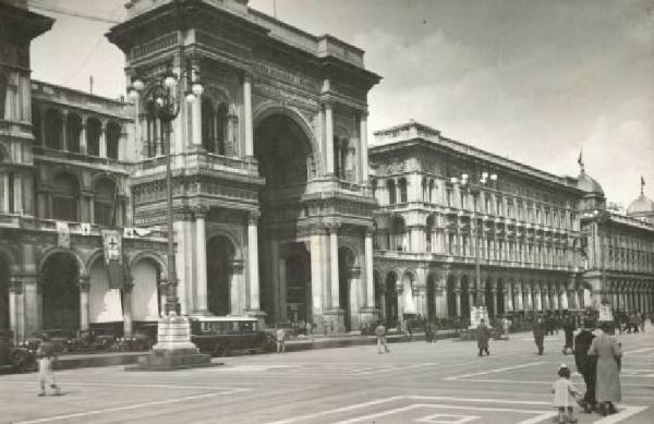 Milano - Piazza del Duomo - Galleria Vittorio Emanuele II e portici