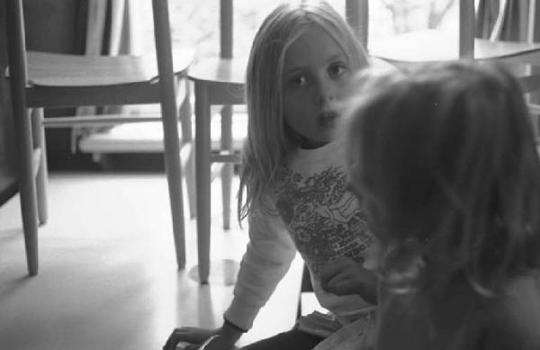 Svezia, Stoccolma - Ritratto femminile - bambina in inetrni
