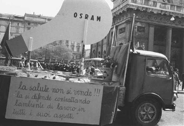 Milano - Manifestazione dei lavoratori in Porta Venezia