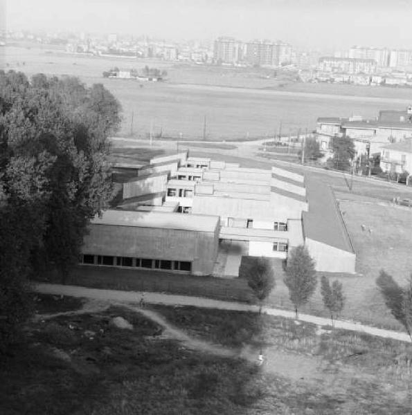 Edificio scolastico fotografato dall'alto