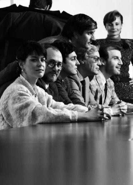 Glaxo - Ritratto di un gruppo di medici seduti al tavolo delle riunioni