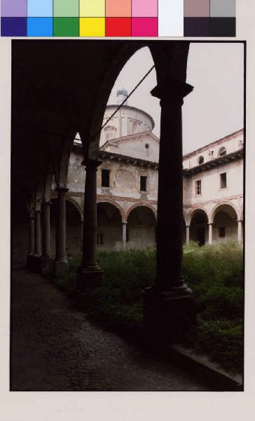 Lodi - convento degli Olivetani - chiostro - porticato - cupola della chiesa di San Cristoforo