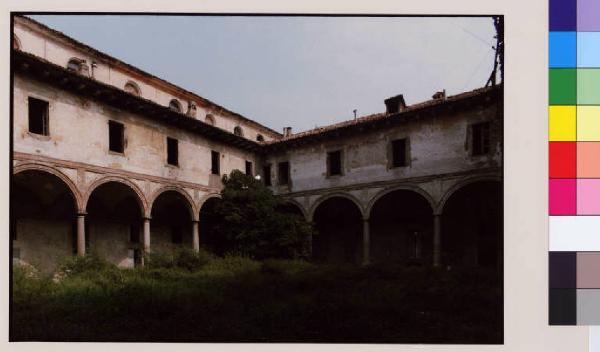 Lodi - convento degli Olivetani - chiostro interno