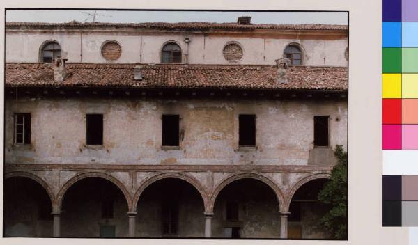 Lodi - convento degli Olivetani - porticato