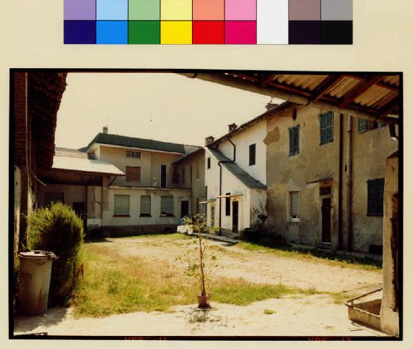 Lodi Vecchio - via Libertà n. 51 - cortile interno - casa