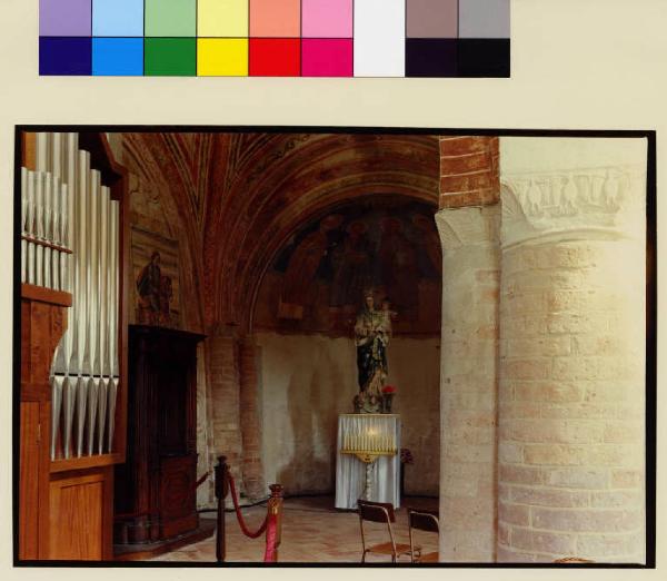 Lodi Vecchio - basilica di San Bassiano - interno - nicchia - statua - Madonna con bambino