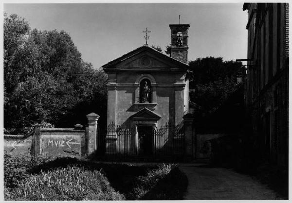 Vizzolo Predabissi - località di Sarmazzano - chiesa di Sant'Antonio - vegetazione