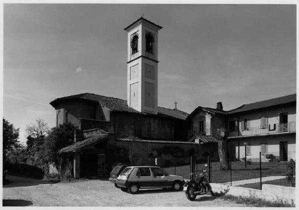 Colturano - chiesa di Sant'Antonino - cortile interno