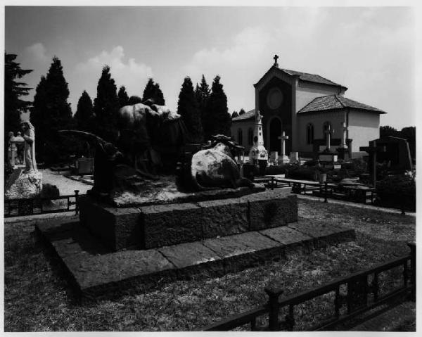 Melegnano - cappella cimiteriale - monumento funebre