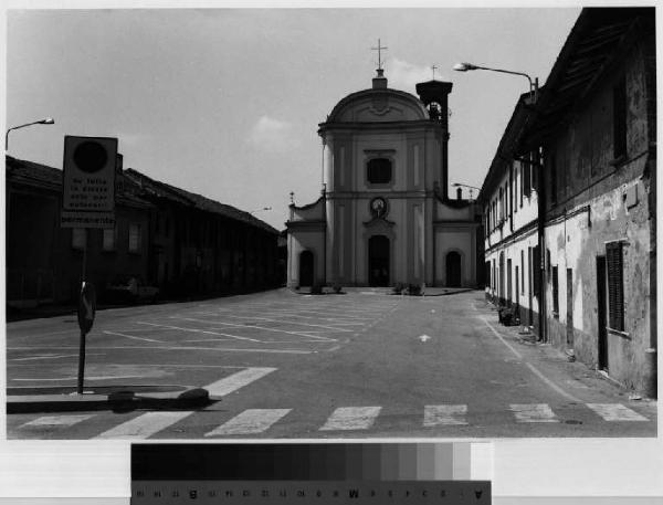 Casaletto Lodigiano - chiesa di Sant'Apollinare - piazza - strada
