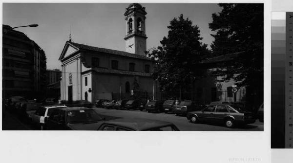 Sesto San Giovanni - chiesa di Santa Maria Assunta - automobili