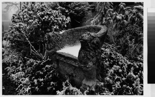 Rho - parco della Tintoria Bonecchi - sedia in pietra