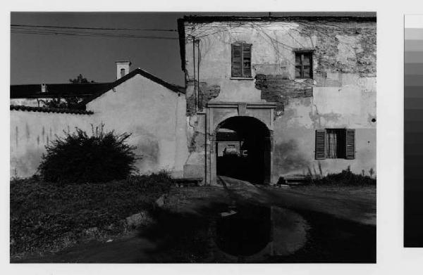 Cernusco sul Naviglio - villa cascina Castellana - portico d'accesso