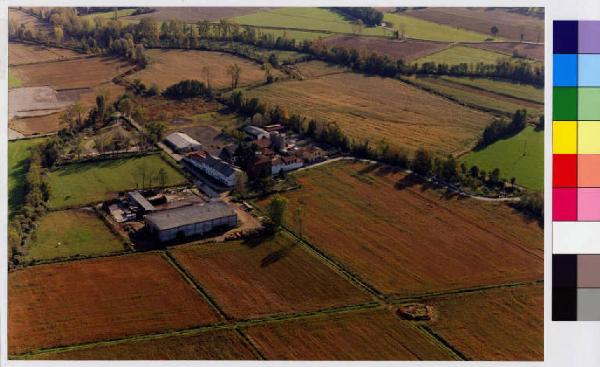 Buccinasco - veduta aerea - campi - centro rurale di cascina Molinetto