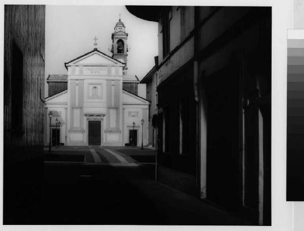 Arese - via dei Caduti - chiesa di Santi Pietro e Paolo - piazza