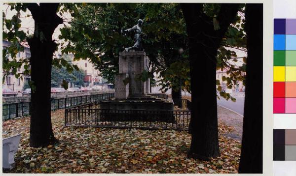 Corsico - via V. Emanuele - monumento ai caduti della seconda guerra mondiale