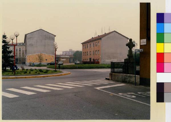 Carugate - via Filippo Neri - rotonda - edifici residenziali