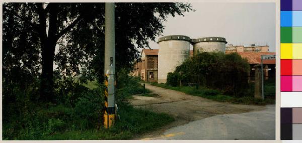 Casarile - via Garibaldi - cascina Rizzi - ingresso - silos