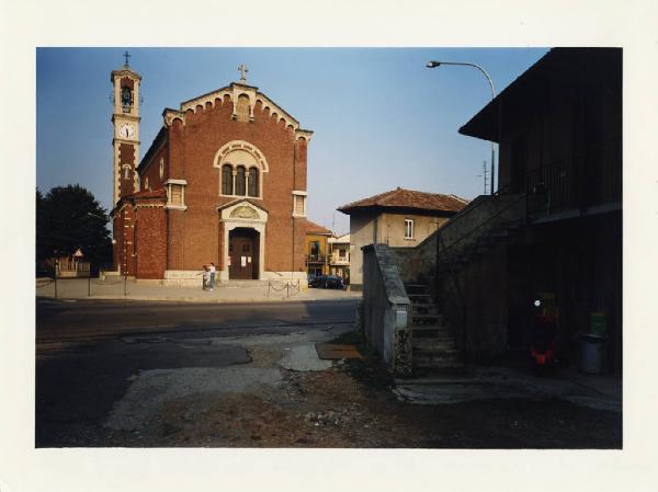 Garbagnate Milanese - chiesa di Santa Maria Nascente - strada
