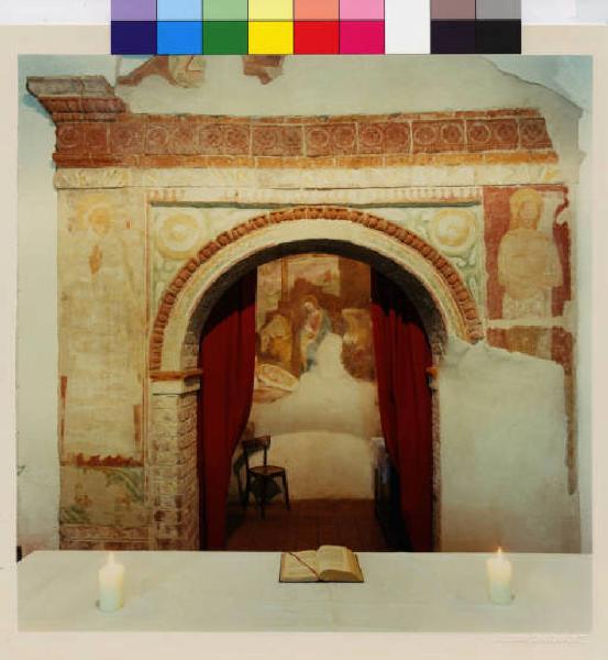 Bareggio - chiesa Santa Maria dell'Assunta - confessionale - arco con affreschi