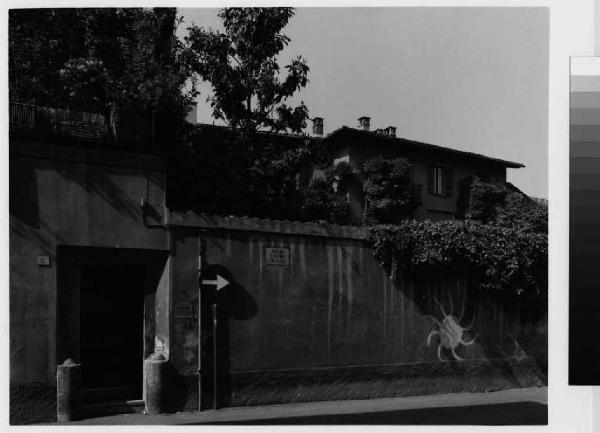 Trezzo sull'Adda - casa Perrucchetti - muro di cinta esterno nei pressi di piazza Crivelli