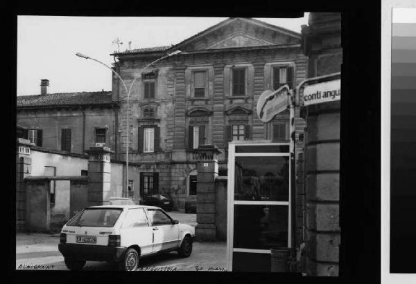 Trucazzano - largo Conti Anguissola - palazzo
