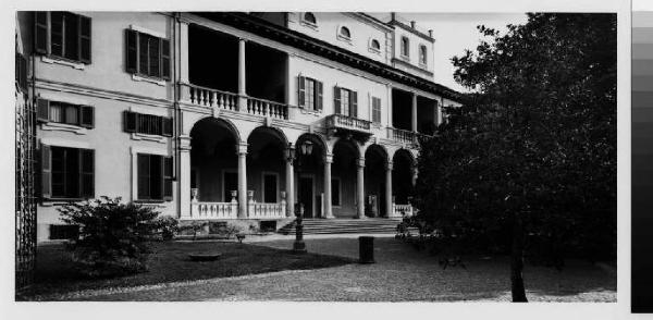 Cinisello Balsamo - Villa Ghirlanda Silva Cippelletti - Facciata principale - Portico di ingresso