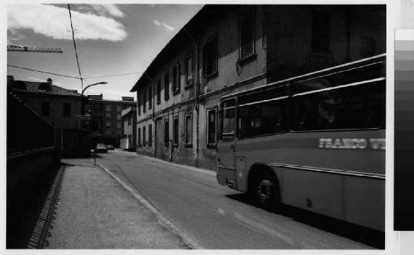 Ornago - via santuario nei pressi di piazza Martiri - autobus