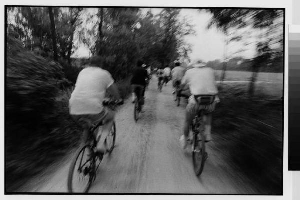 Rodano - ciclisti nei pressi dell'antica strada del Marchese oggi stradone del Duca