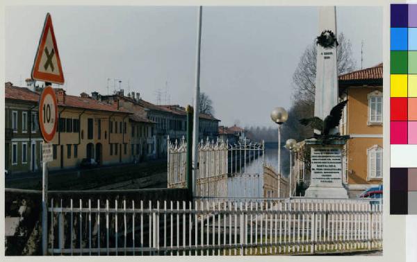 Boffalora sopra Ticino - Naviglio Grande - via Giuliani - piazza 4 giugno - centro storico - monumento ai Caduti - abitazioni lungo l'alzaia