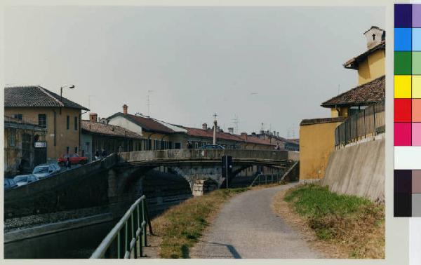 Boffalora sopra Ticino - via Dante - ponte sul Naviglio Grande - centro storico - abitazioni - strada