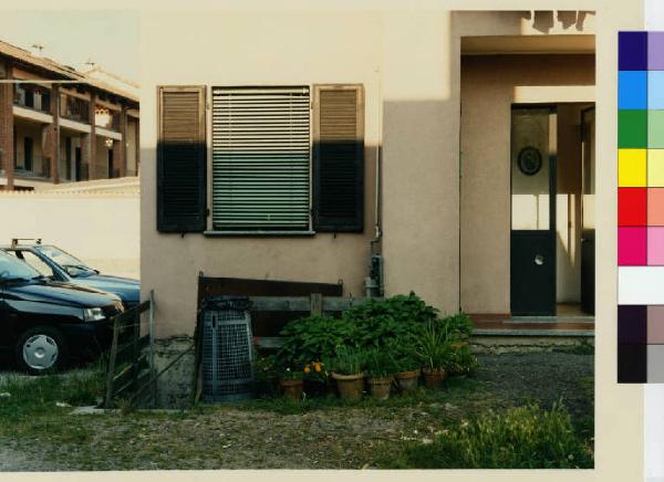 Santo Stefano Ticino - via Piave - edifici in linea - abitazione - finestra - entrata