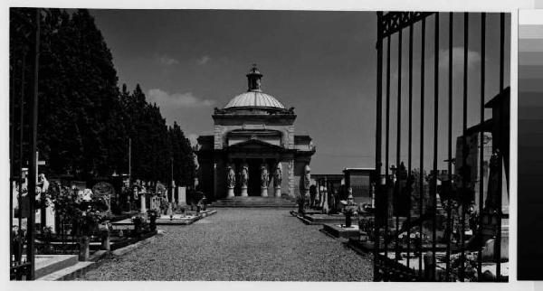 Ossona - cimitero - cappella della famiglia Litta Modigliani