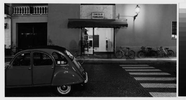 Casorezzo - piazza San Giorgio - automobile