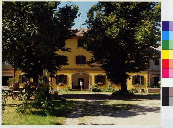 Vernate - cascina Coazzano - facciata - cortile interno