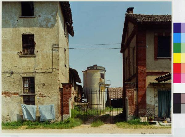Vernate - cascina Boschetto - silos