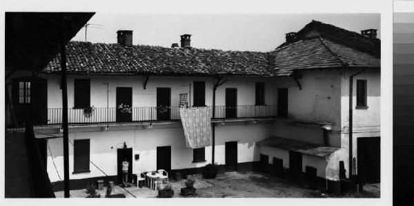 Morimondo - cascina Fiorentina - cortile interno