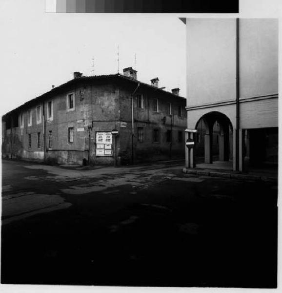 Busto Garolfo - via Abbazia e via Mazzini - casa a corte - cascina - incrocio stradale