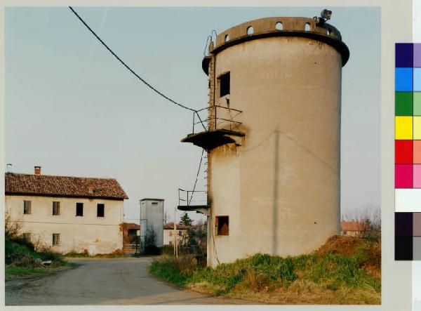 Abbiategrasso - cascina Cascinazza - alzaia Naviglio - silos