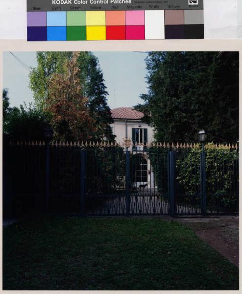 Nova Milanese - villa De Barzi - piazza Guglielmo Marconi - cancello di ingresso