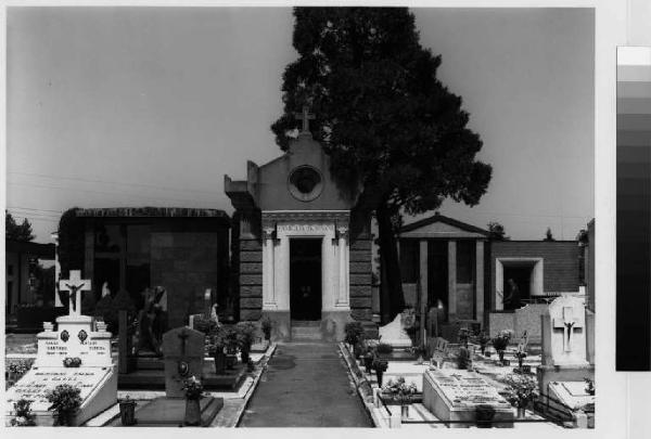 Mesero - cimitero - cappella della famiglia Borsani